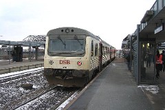 DSB MR 4082/MRD 4282 photographed in Køge 23. February 2005.  The MRD class was purchased from 1981 to 1985 in a number of 97. The MR class was purchased from 1978 to 1985 in a number of 98. The first 30 of the MR class were built by Uerdingen in Germany, the rest of the MR class and all of the MRD class were built by Scandia in Denmark. Dieselhydraulic Deutz engine. 325 hp. Max speed 120 km/h - 75 mph. Length each unit 22 335 mm. Weight 34,5 metric tonnes. One trainset consists of two units. Renovated in 1995 - 1997. Increased max. speed to 130 km/h - 81 mph. MR 4082 was put in service in 1984 - MRD 4282 was put in service in 1983.